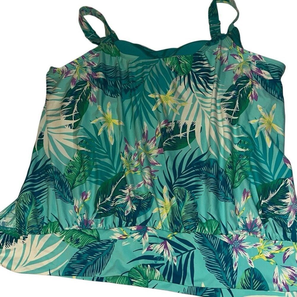 Beach House Ladies size 16W Swimsuit top w/ Bra